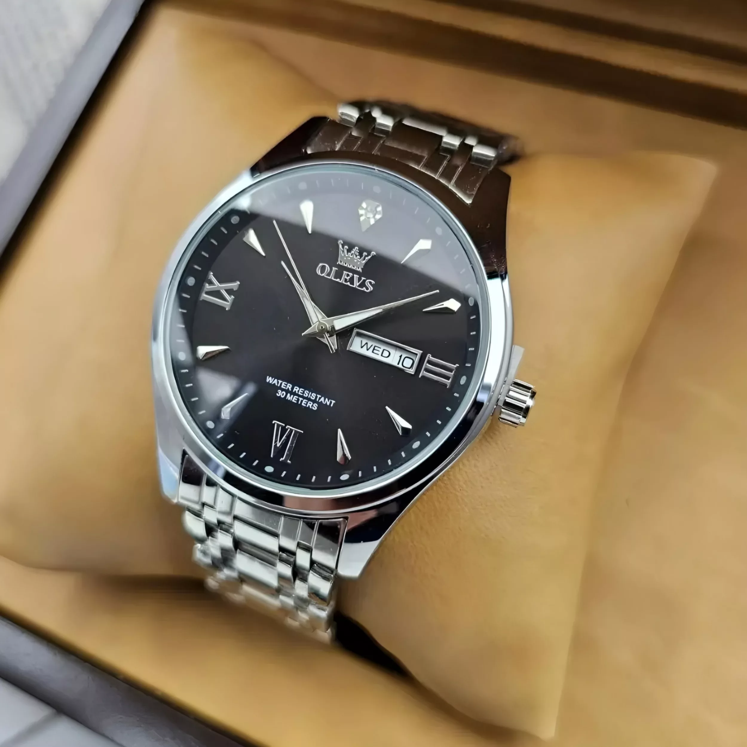 ساعت مچی عقربه‌ای کوارتز مردانه اُ لِوز مدل کلاسیک دی دیت کد 04