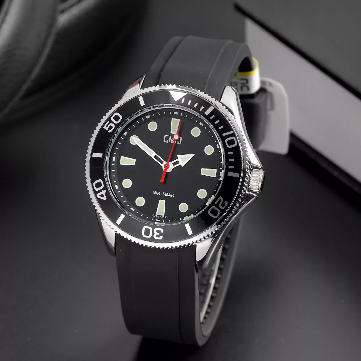 ساعت مچی عقربه‌ای کوارتز مردانه کیو اند کیو مدل C72A-005PY