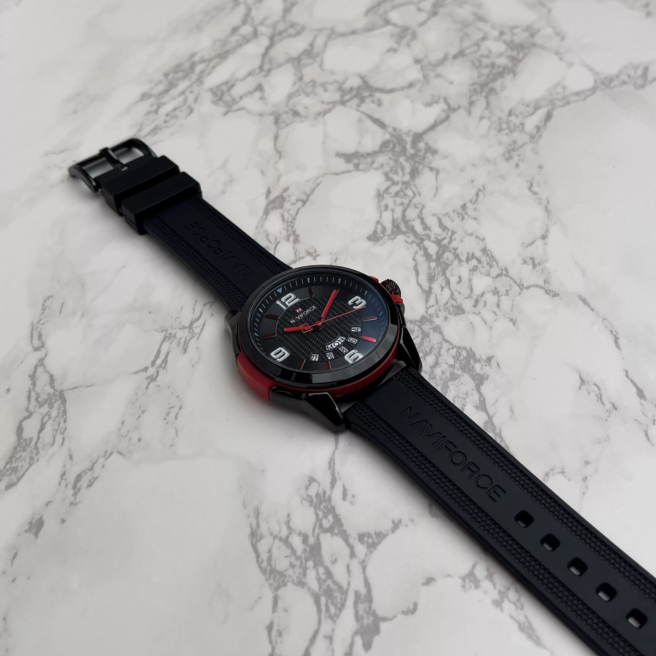 ساعت مچی عقربه‌ای کوارتز مردانه نیوی فورس مدل N/F/9/2/1/5/2/R/N