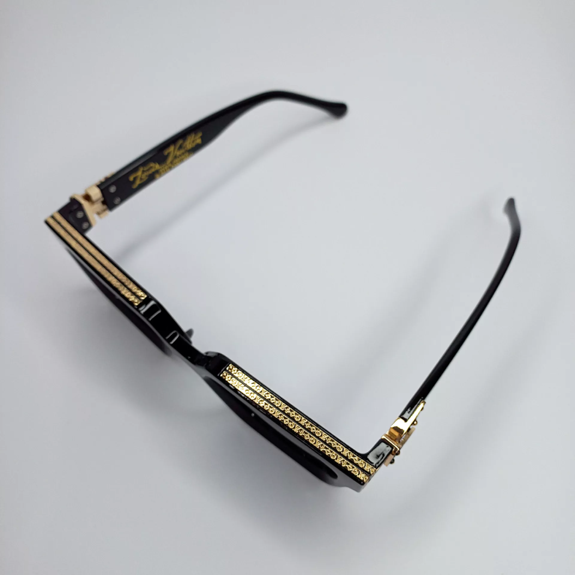 عینک آفتابی  مدل میلیونر