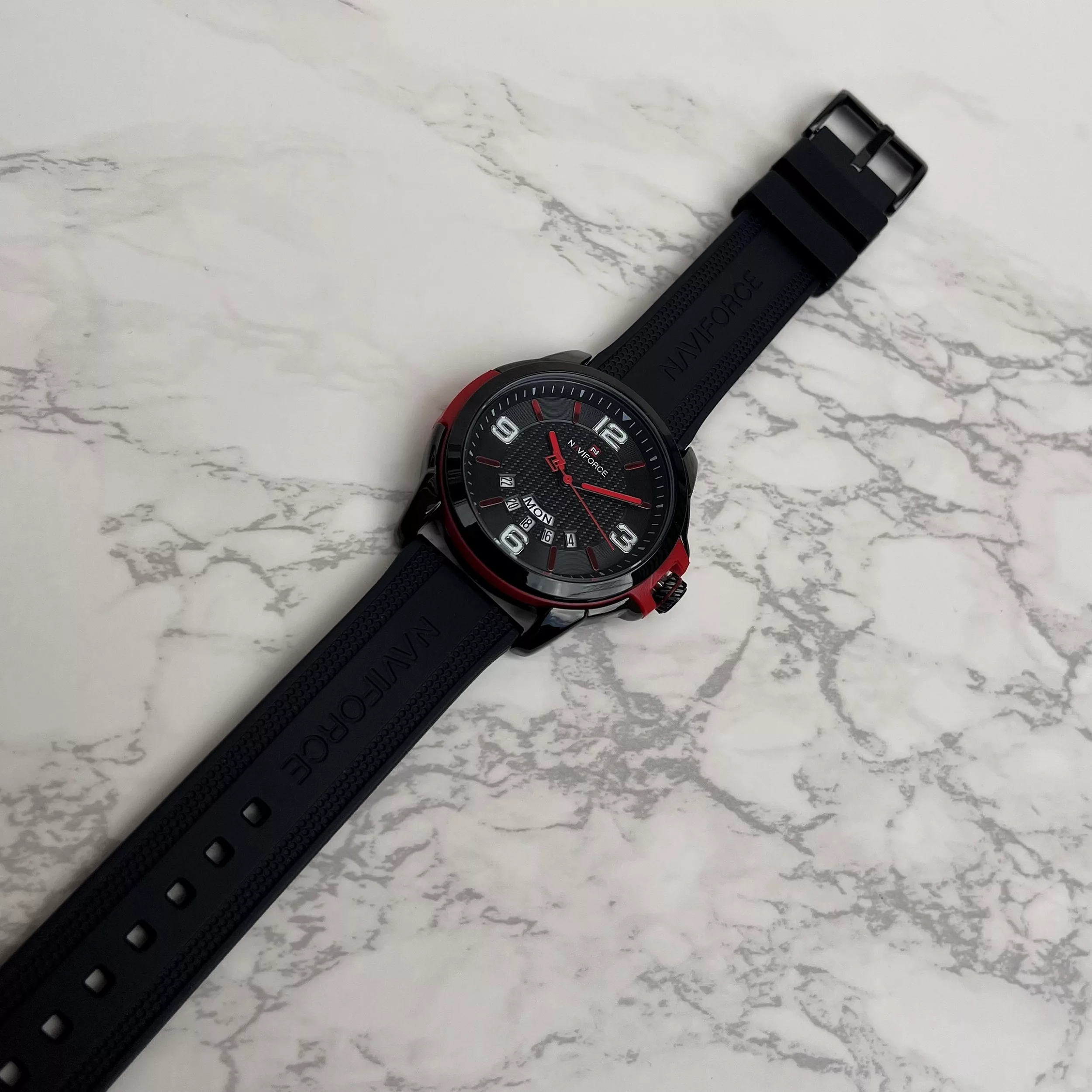 ساعت مچی عقربه‌ای کوارتز مردانه نیوی فورس مدل N/F/9/2/1/5/2/R/N