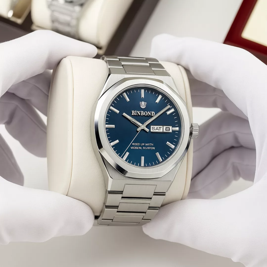 ساعت مچی عقربه‌ای کوارتز مردانه بین باند مدل دی دیت بند استیل قفل مخفی کد J.A1