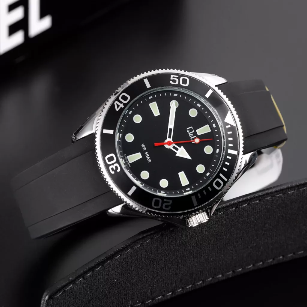 ساعت مچی عقربه‌ای کوارتز مردانه کیو اند کیو مدل C72A-005PY