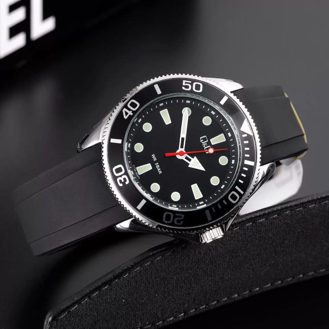 ساعت مچی عقربه‌ای کوارتز مردانه کیو اند کیو مدل C72A-005PY