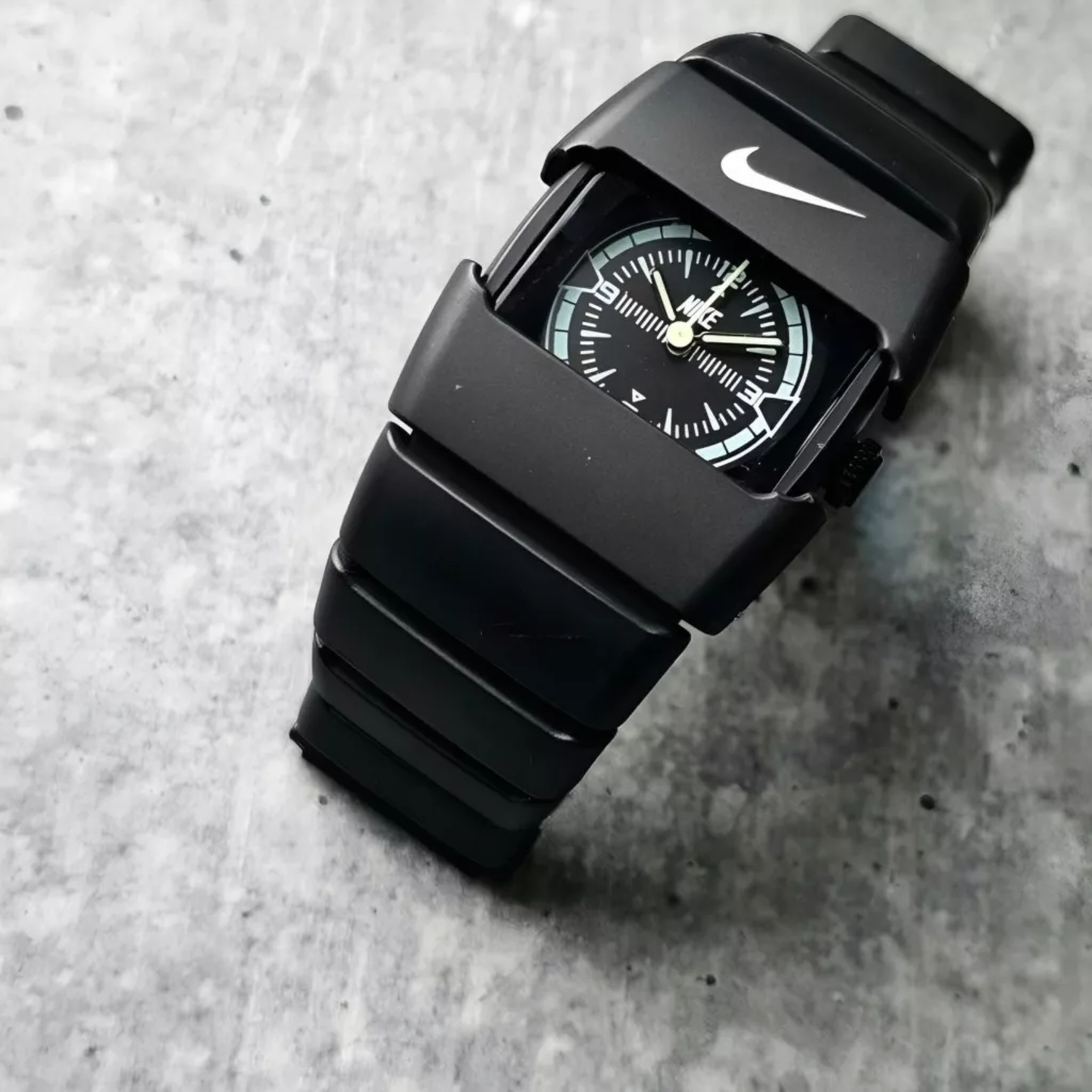 ساعت مچی عقربه‌ای کوارتز مردانه مدل اسپرت بند کربنی سبک قفل مخفی کد ۳