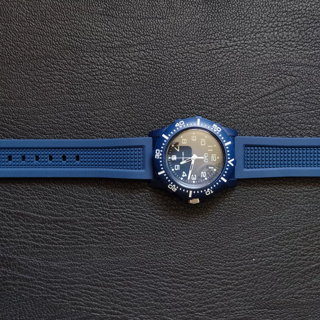 ساعت مچی عقربه‌ای مردانه کیو اند کیو مدل V32A-003VY