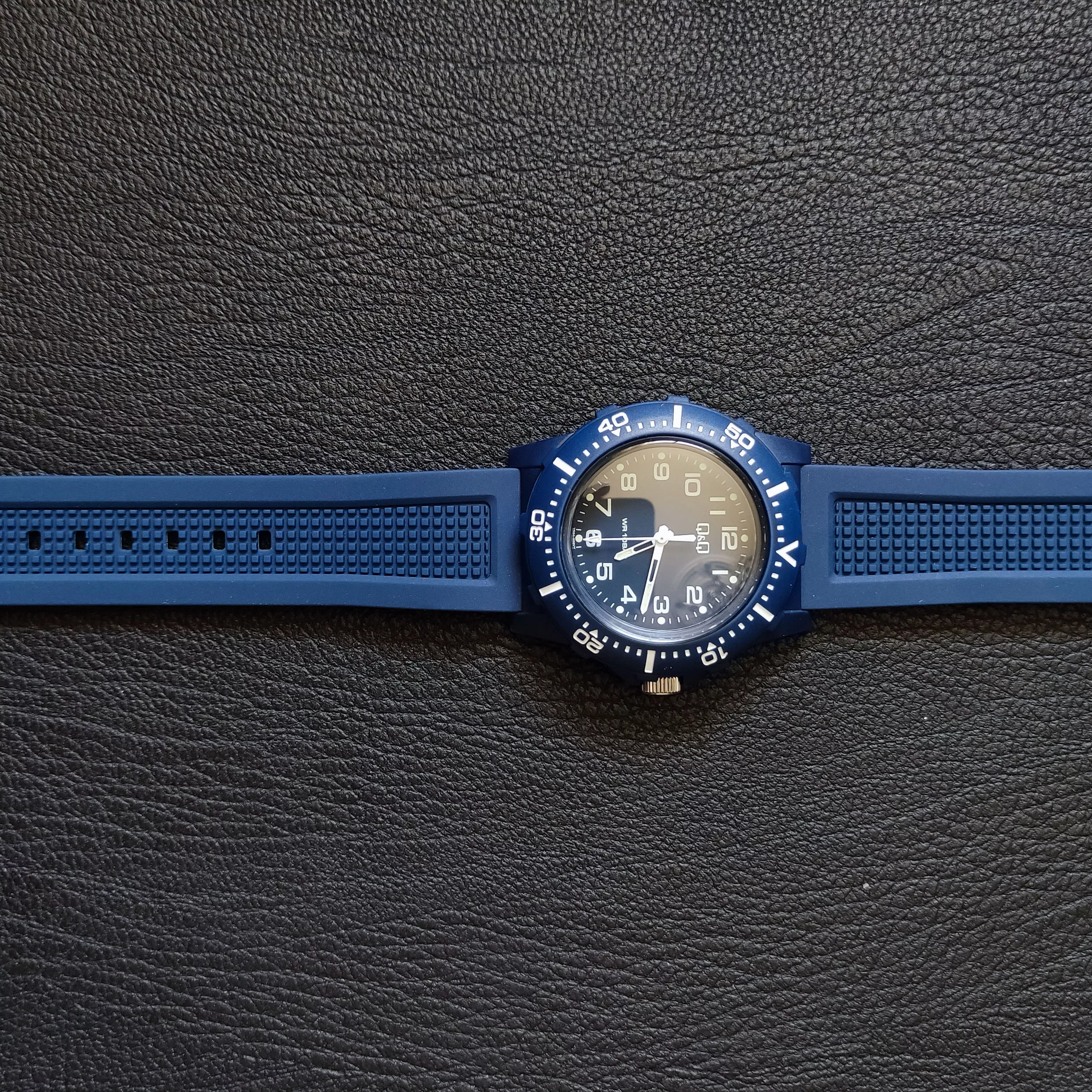 ساعت مچی عقربه‌ای مردانه کیو اند کیو مدل V32A-003VY