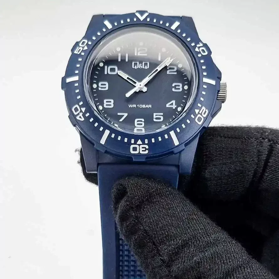 ساعت مچی عقربه‌ای مردانه کیو اند کیو مدل V32A-003VY