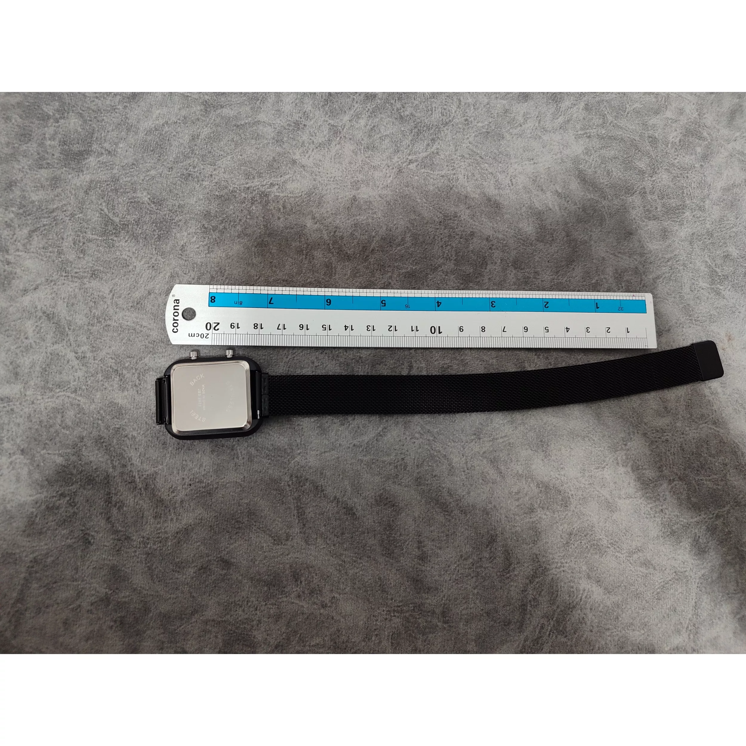 ساعت مچی دیجیتال مدل بند فلزی قفل مگنتی  کد 025