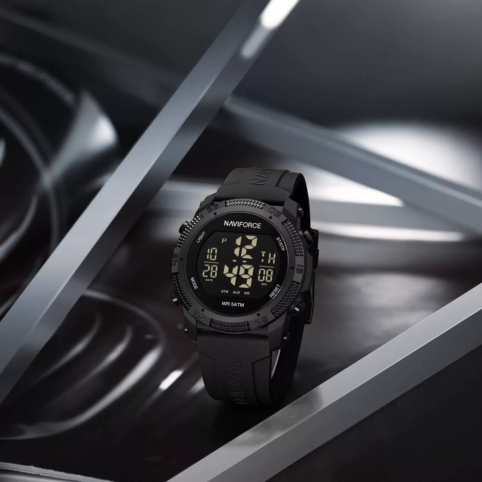 ساعت مچی دیجیتال نیوی فورس مدل NF7104BBB