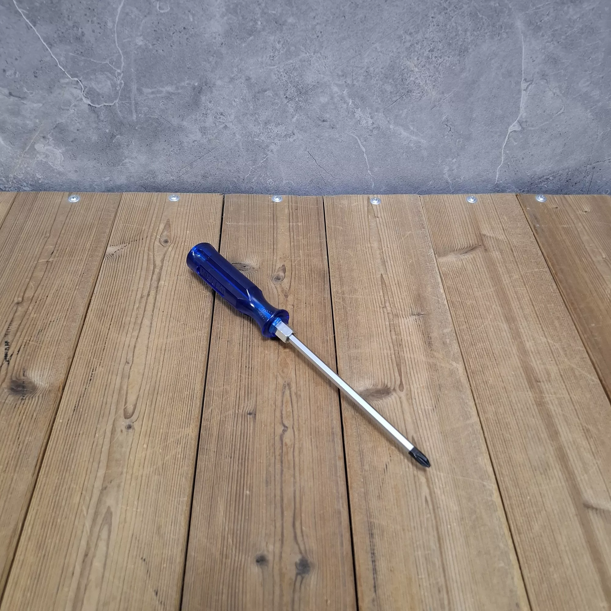 پیچ گوشتی چهارسو ضربه خور صنعتی مدریک مدل 6/150 سایز 25 سانتی متر