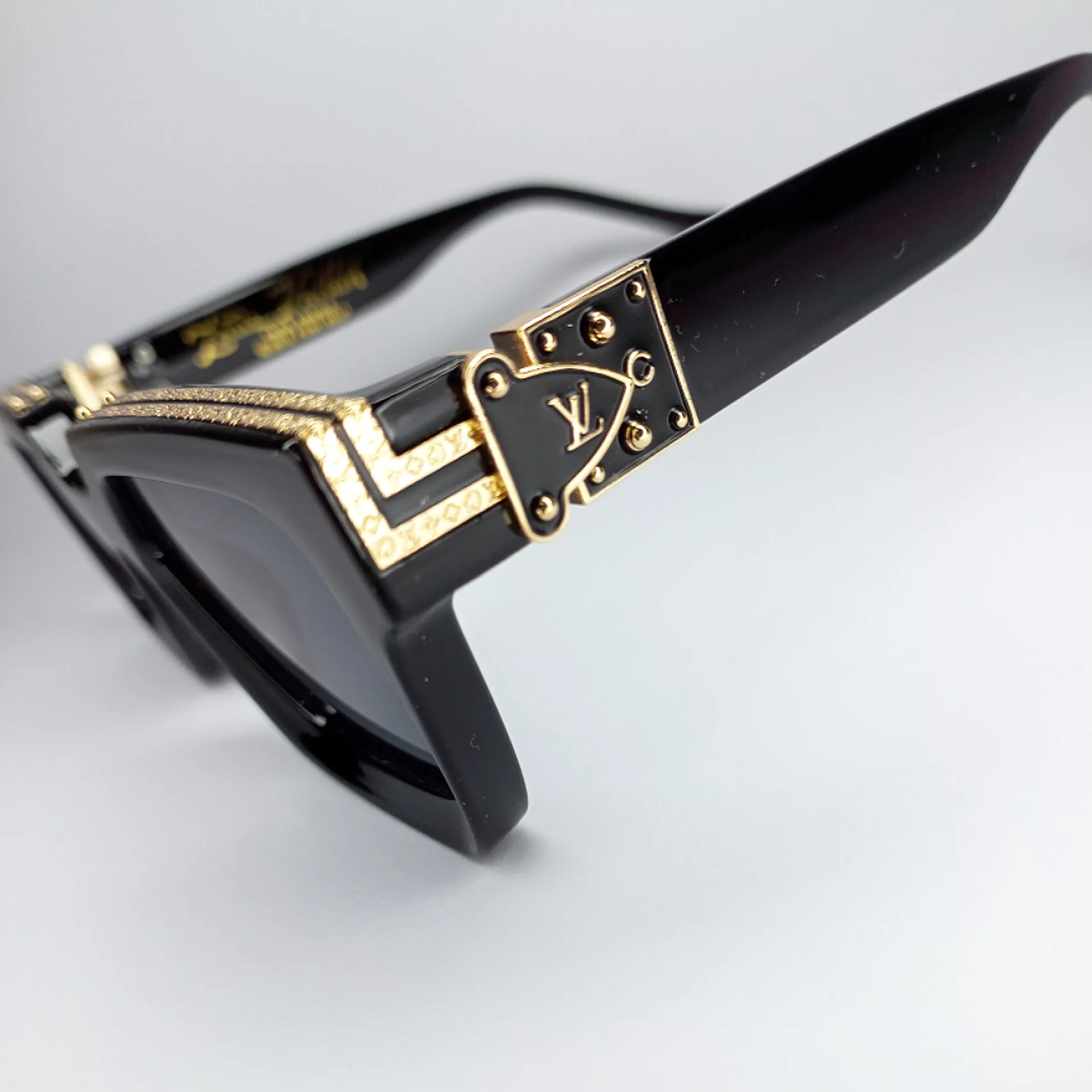 عینک آفتابی  مدل میلیونر