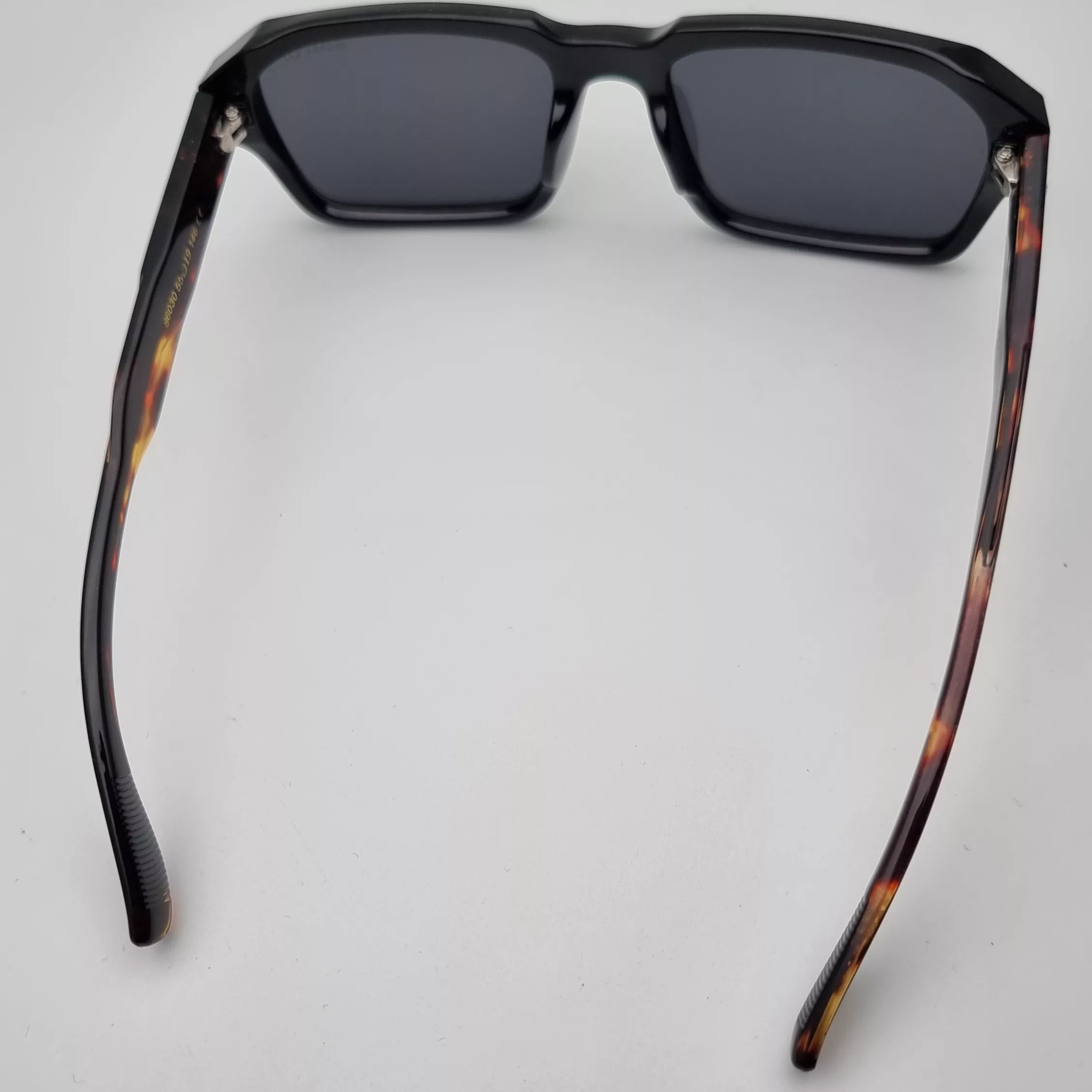 عینک آفتابی چندضلعی غیرپلاریزه موسکوت مدل 86030mm