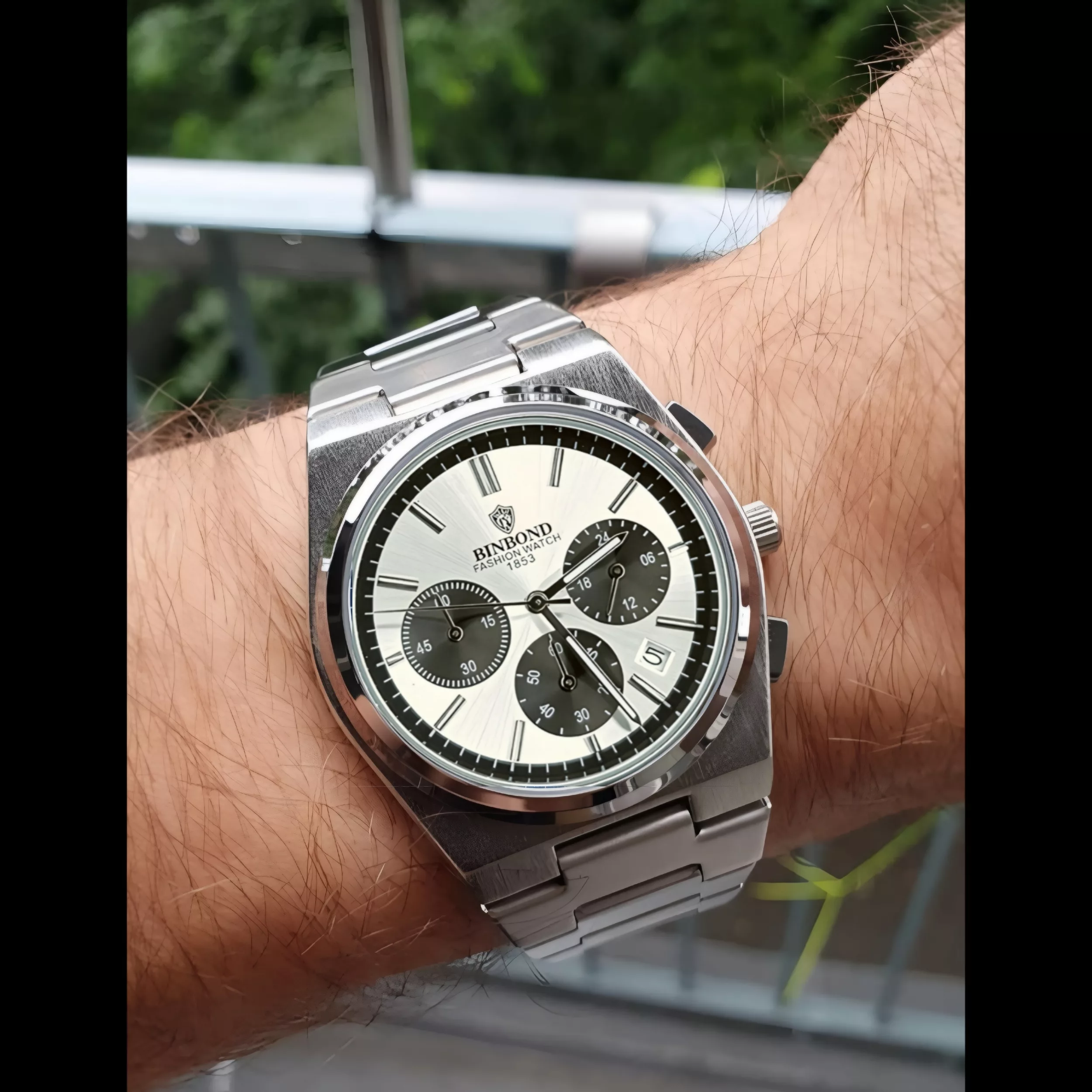 ساعت مچی عقربه‌ای کوارتز مردانه بین باند مدل  اسپرت سه موتور فعال کرنوگراف بند استیل قفل مخفی کد ۴