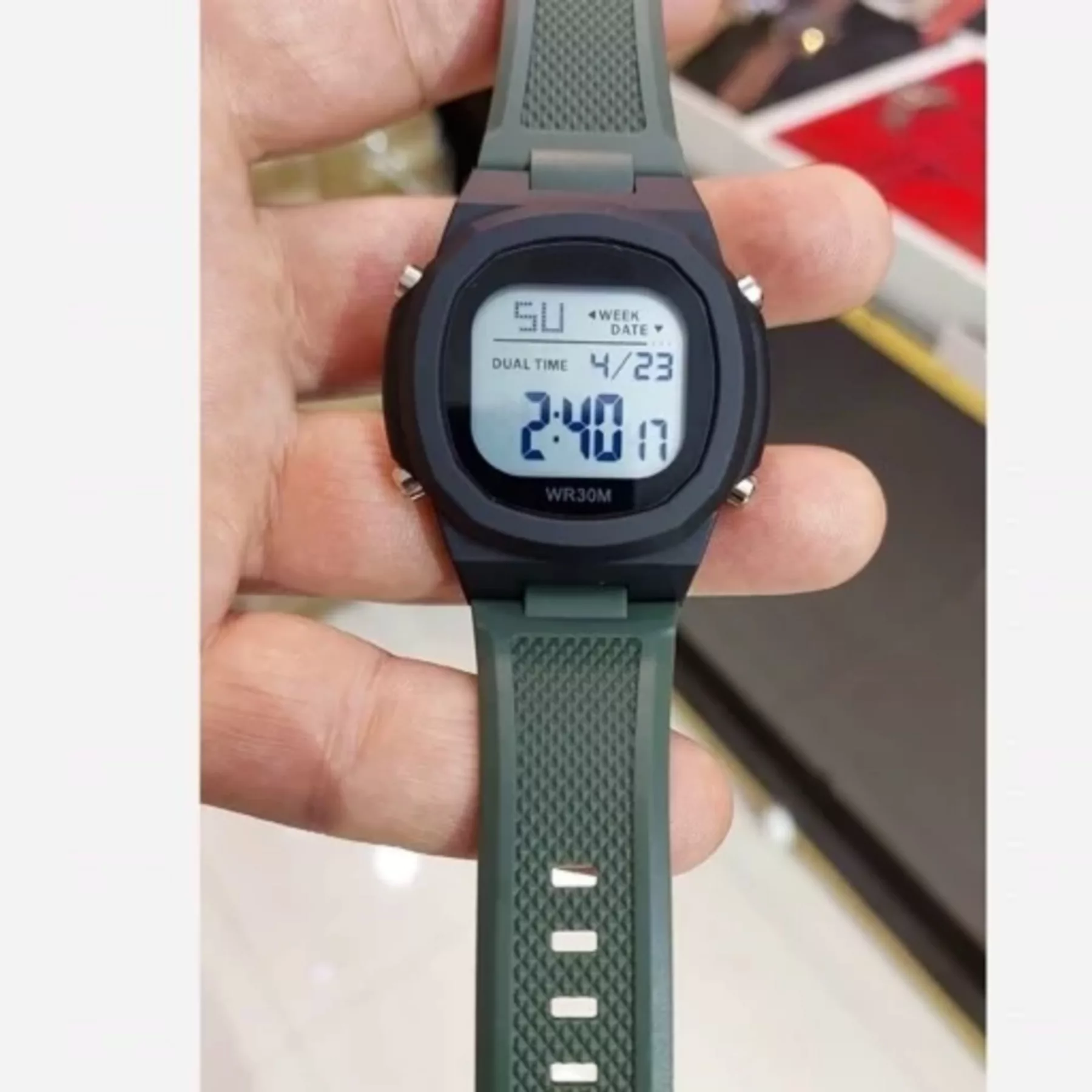 ساعت مچی دیجیتال مدل کوارتز تک زمانه کرنومتر دار بند پیو ضد آب کد ۱.۳