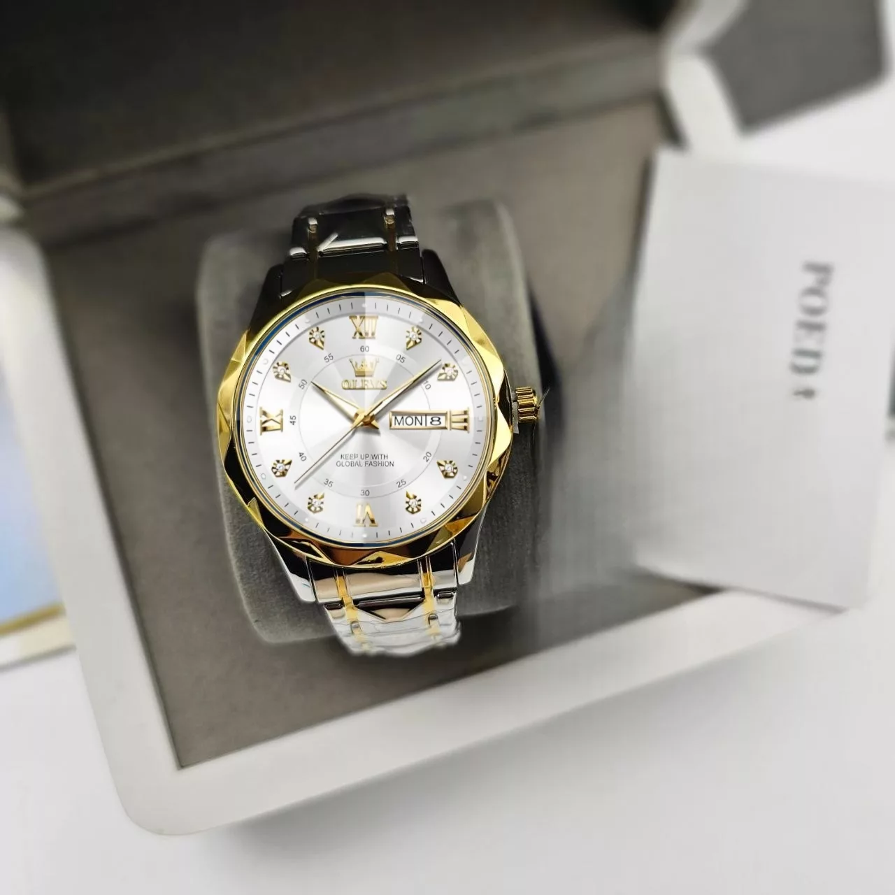 ساعت مچی عقربه‌ای کوارتز مردانه اُ لِوز مدل لوکس کلاسیک دی دیت بند طرح تراش الماسی قفل مخفی کد ۳