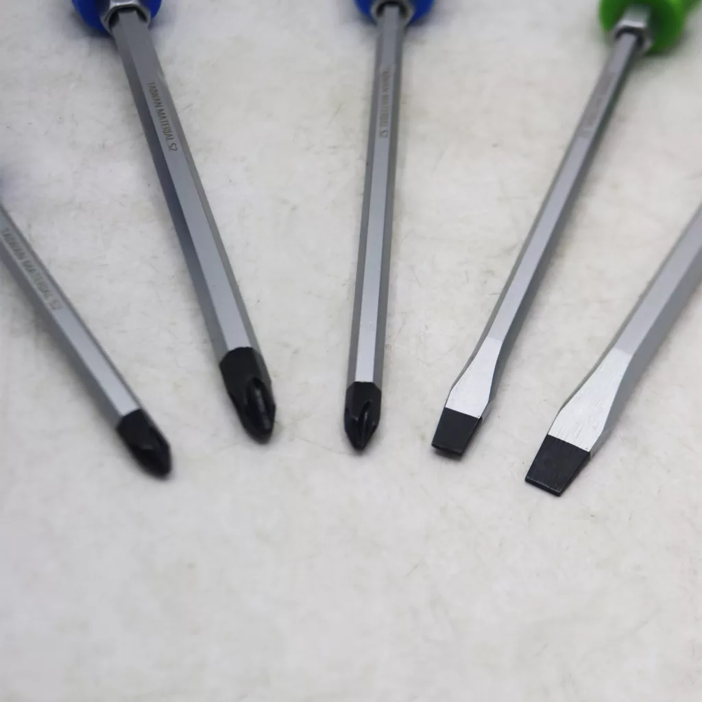 پیچ گوشتی چهارسو و دو سو کراسمن مدل ضربه خور کد YP-CR-149 S2 مجموعه 5 عددی