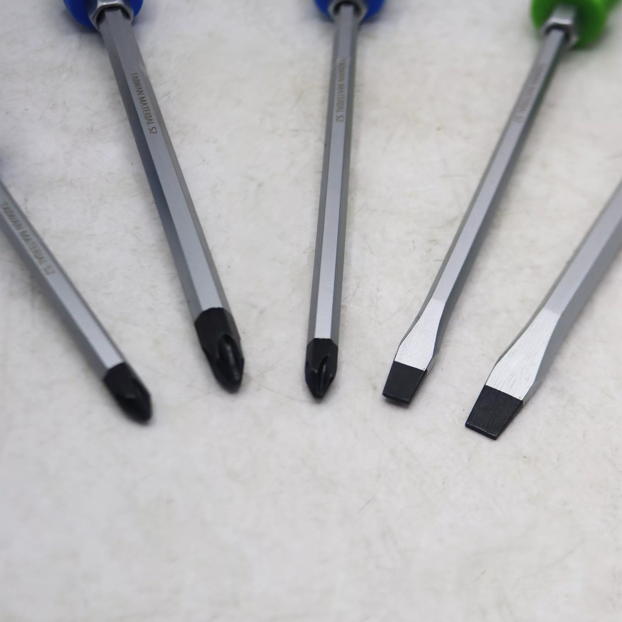 پیچ گوشتی چهارسو و دو سو کراسمن مدل ضربه خور کد YP-CR-149 S2 مجموعه 5 عددی