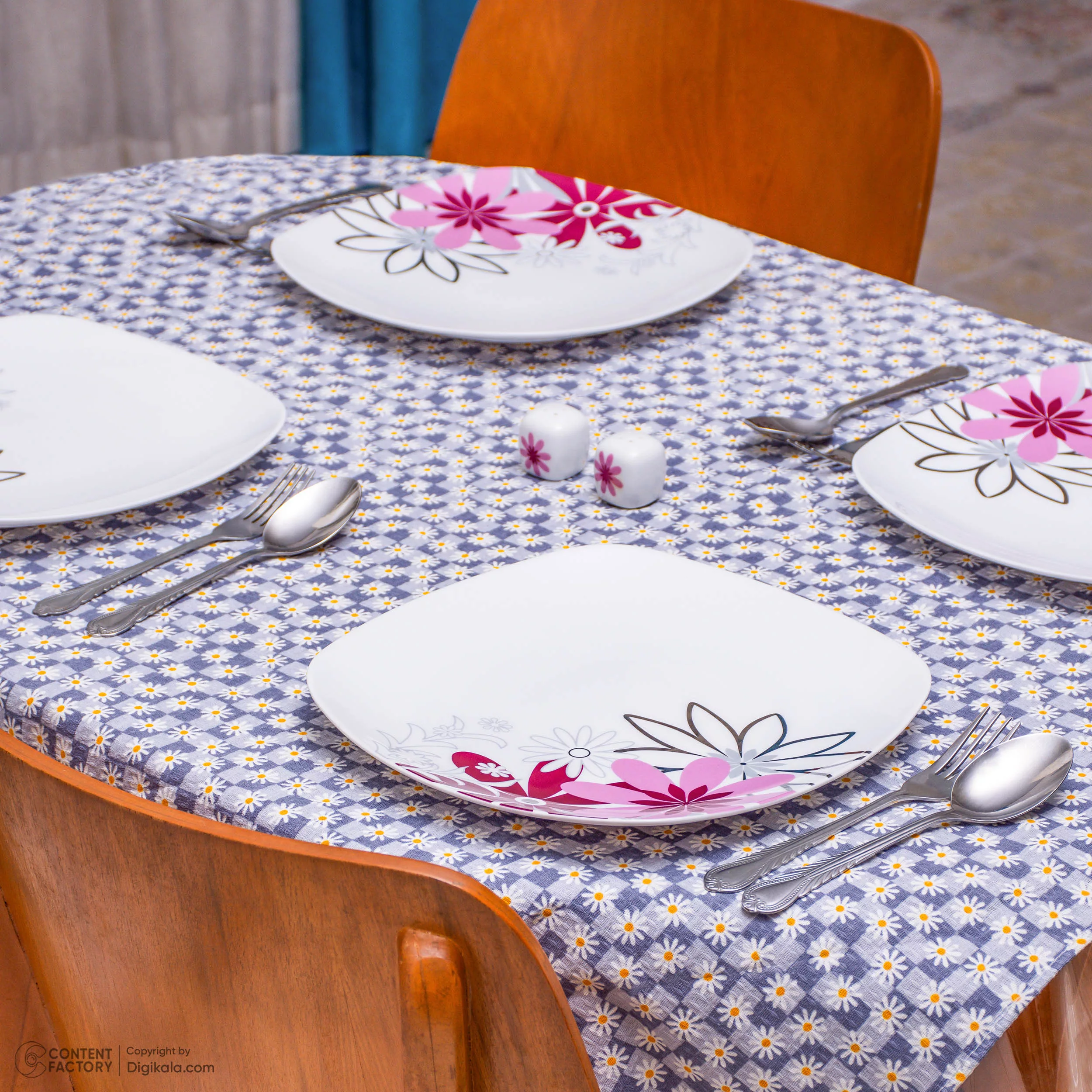 سفره 4 نفره مدل بابونه سایز 100x100 سانتی متر