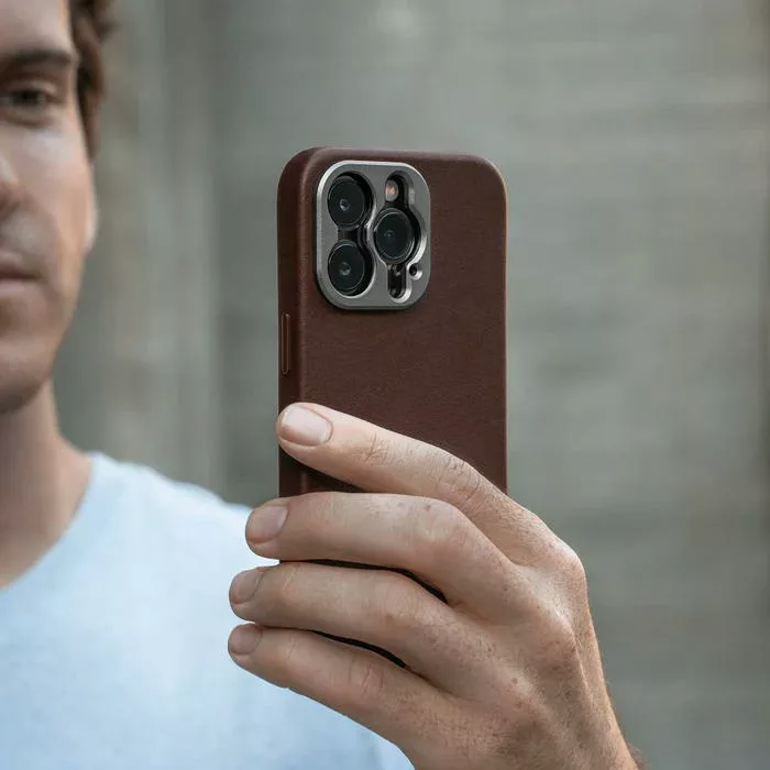 کاور سندمارک مدل Pro Leather مناسب برای گوشی موبایل اپل iPhone 14 Pro