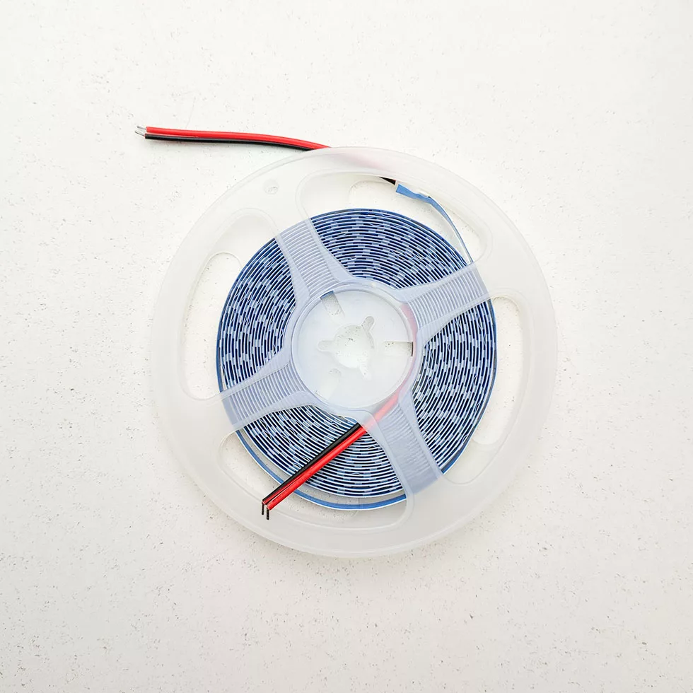 ریسه ال ای دی مدل نواری 12v 120LED-2835 پشت چسب دار طول 5 متر