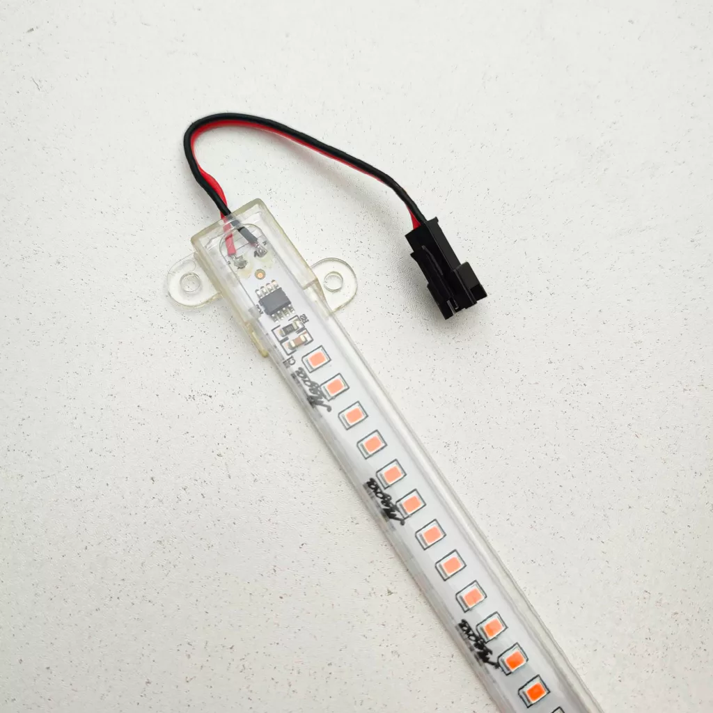 لامپ رشد گیاه 18 وات مدل فول اسپکتروم 220v طرح ریسه LED بسته 4 عددی